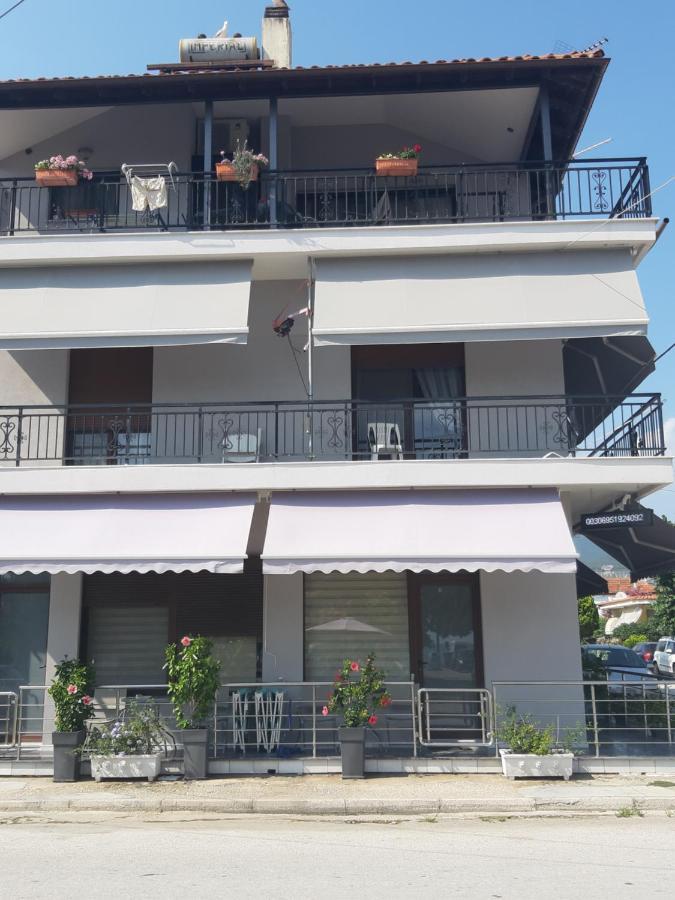 Soula'S Sunshine Apartments Nea Karvali Kültér fotó